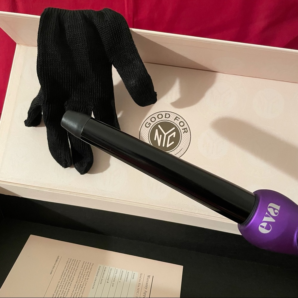 Clipless curling wand